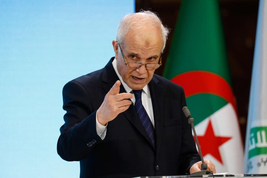 Législatives algériennes : attentisme et des voix qui alertent contre le bourrage des urnes