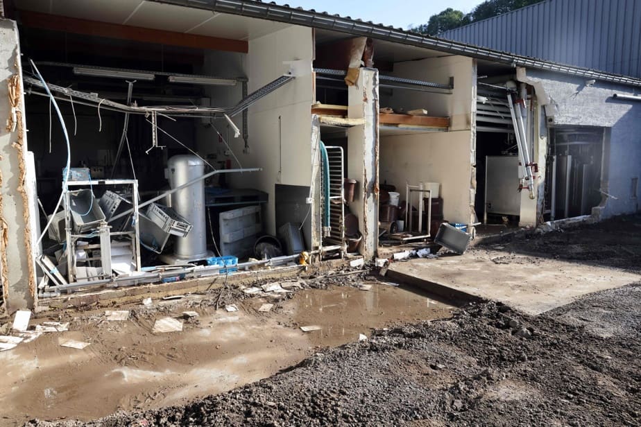 Inondations : au moins 193 morts, Merkel scrute les zones sinistrées