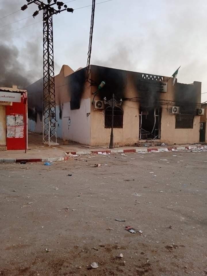 À Ghardaïa, en Algérie, des chômeurs incendient des bâtiments administratifs