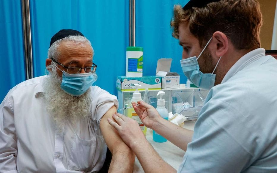 Covid-19 : Israël appelle les plus de 60 ans à recevoir une troisième dose de vaccin