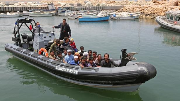 Face à la désillusion en Algérie, une juge tente la traversée clandestine de la Méditerranée