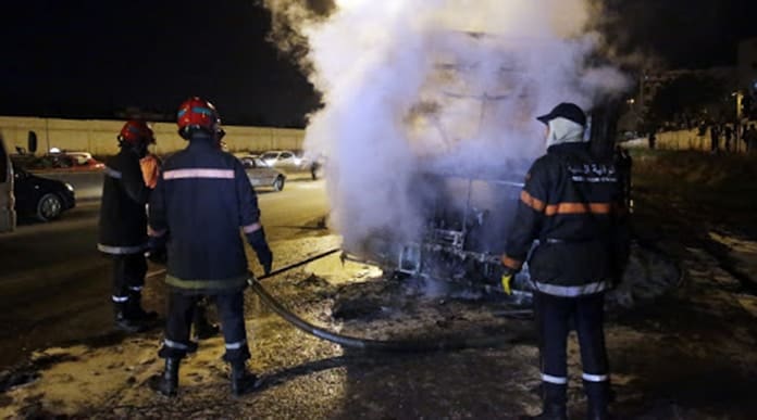 Des véhicules ravagées par un incendie dans une fourrière communale à Casablanca