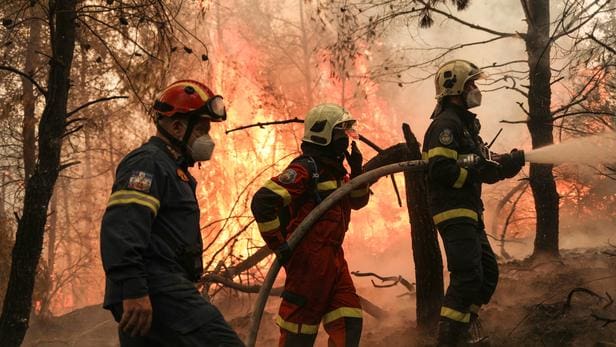 Grèce : nouvel incendie à une cinquantaine de kilomètres de la capitale