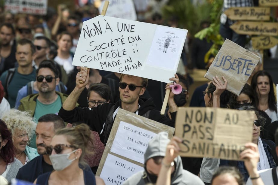 En France, l’opposition contre les restrictions anti-Covid s’exacerbe