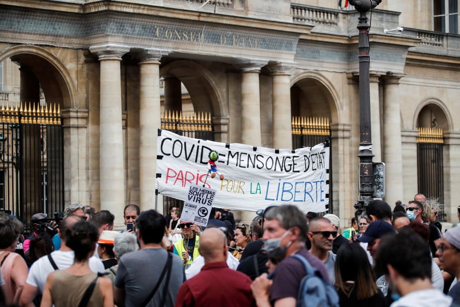 France : des centaines de manifestants contestent l’extension du passeport sanitaire