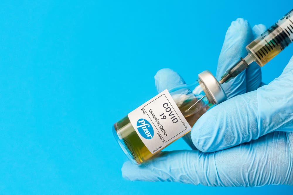 Vaccins : Pfizer devient plus inefficace qu’AstraZeneca face au variant Delta, selon une étude d’Oxford