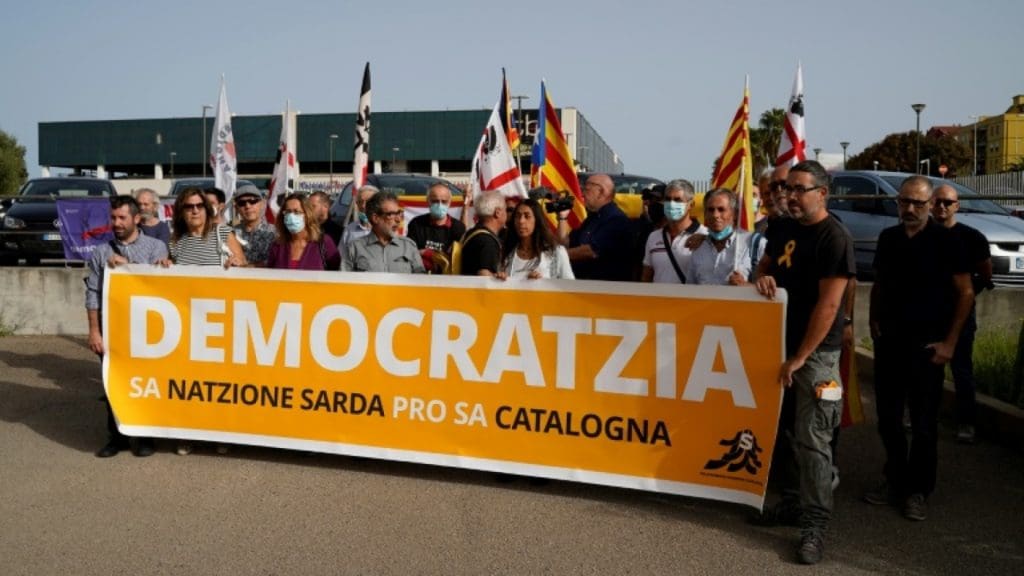 Arrêté en Italie, Carles Puigdemont passera devant un juge, ses soutiens mobilisés