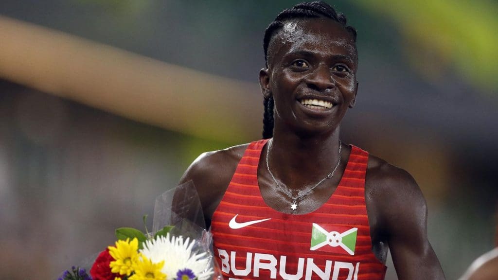 La Burundaise Niyonsaba bat le record du monde 2000 m en athlétisme