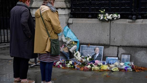 Député britannique tué : le suspect inculpé pour meurtre et terrorisme