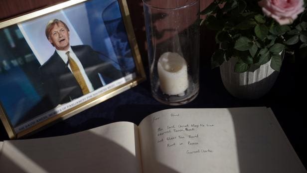 Meurtre du député britannique David Amess : le suspect sera jugé en mars 2022