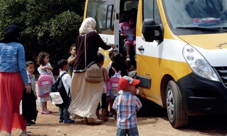 INDH : Remise de bus scolaires à Taza