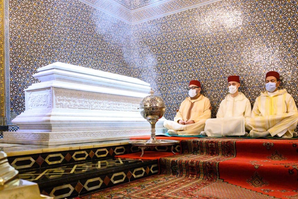 Le roi Mohammed VI commémore la disparition de son père, Hassan II