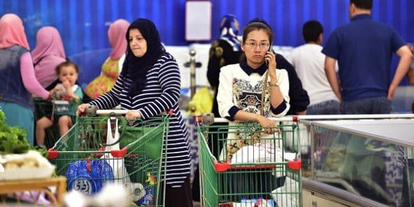 En Algérie, le régime abandonne les subventions généralisées sur les produits de base