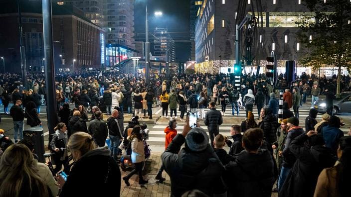 Rotterdam : Les tirs de la police font plusieurs blessés lors d’une manifestation contre les restrictions sanitaires