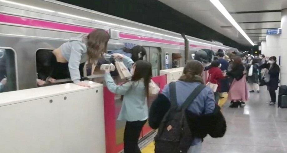 Japon : 17 blessés lors d’une attaque dans un train à Tokyo