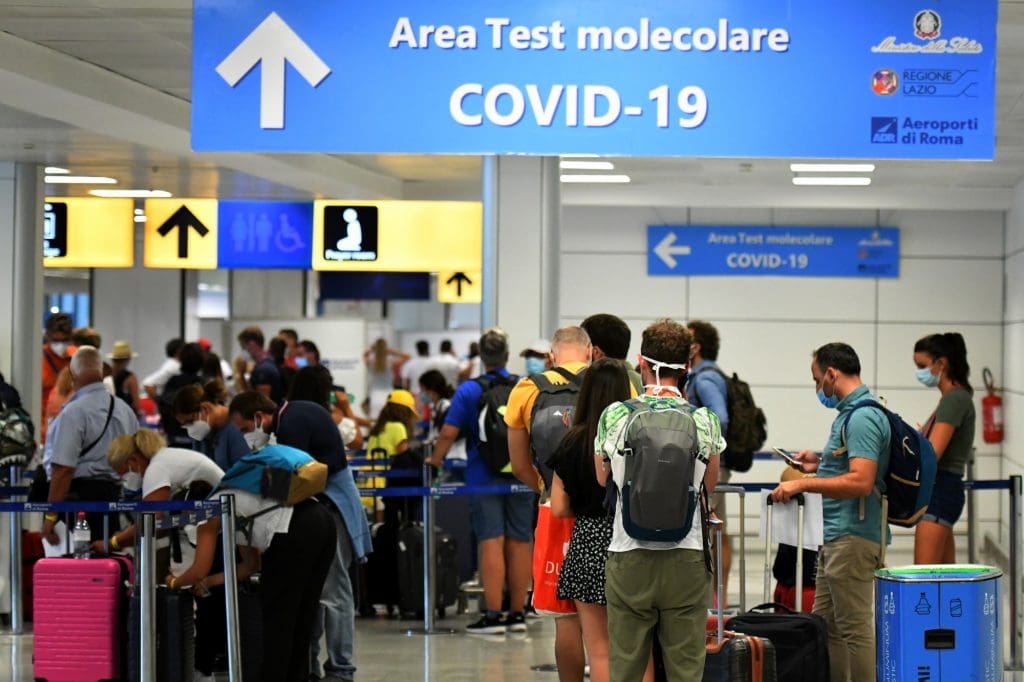 Covid-19: Le Royaume-Uni retire tous les pays de sa « liste rouge » de voyageurs