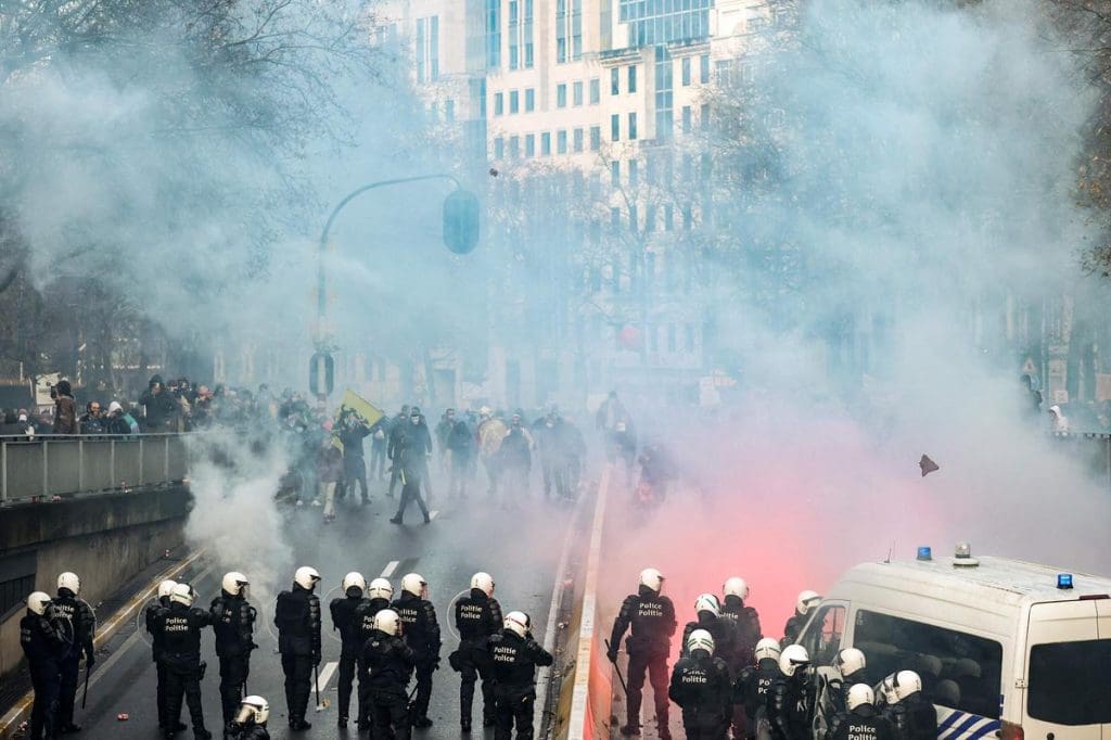 Bruxelles : des heurts lors d’une manifestation contre les mesures anti-Covid-19