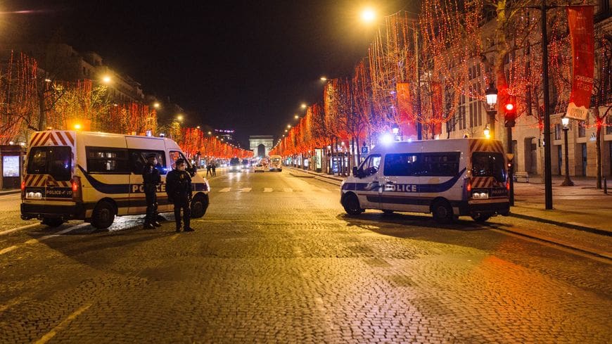 France: 874 véhicules incendiés et 441 interpellations durant la nuit du 31 décembre