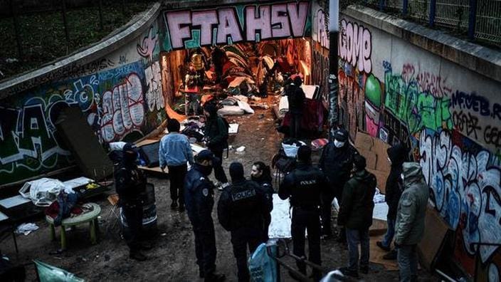 France : un camp de migrants évacué dans la capitale la veille de la nuit de la solidarité