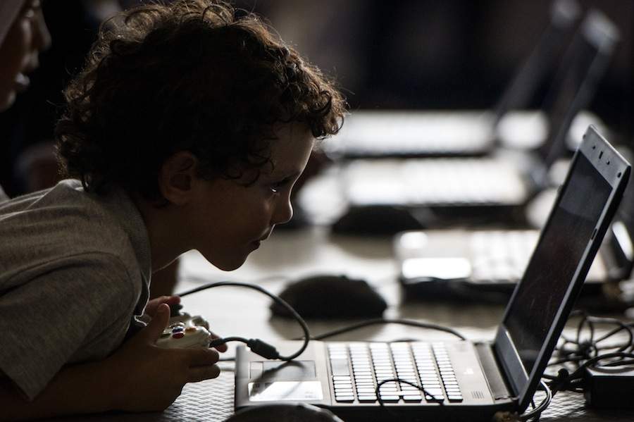 Environ 90 % des enfants utilisent le téléphone quotidiennement, selon une étude