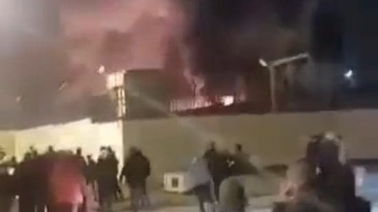 Selon des activistes algériens, l’incendie dans l’entrepôt d’équipements militaires à Alger porte la signature de généraux