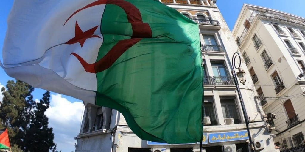 Entre spéculations et détournements, l’Algérie est au bord du gouffre