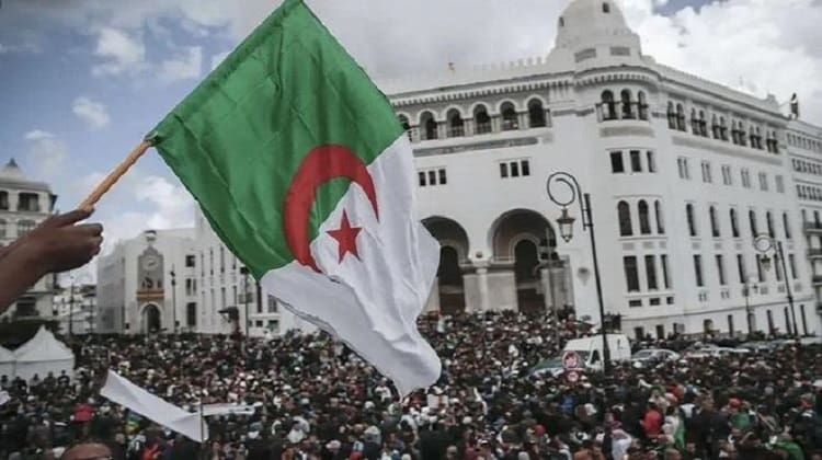 Un collectif de partis dénonce « des pratiques d’un système totalitaire » en Algérie