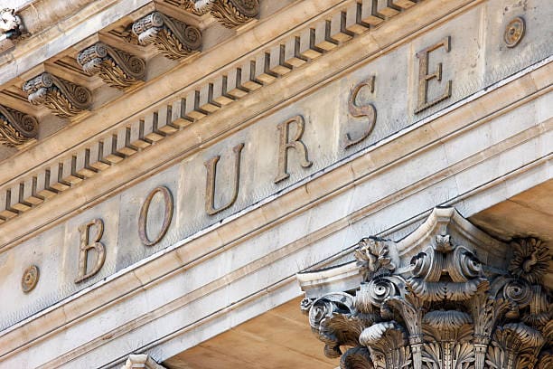 Paris : La Bourse plonge nettement sous les 7.000 points
