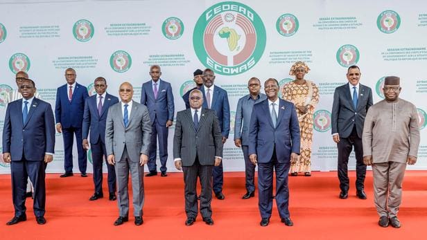 Mali: les dirigeants ouest-africains sévissent contre le pouvoir militaire