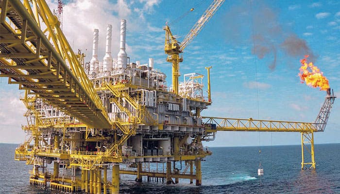 Ukraine: les cours du pétrole et des matières premières explosent