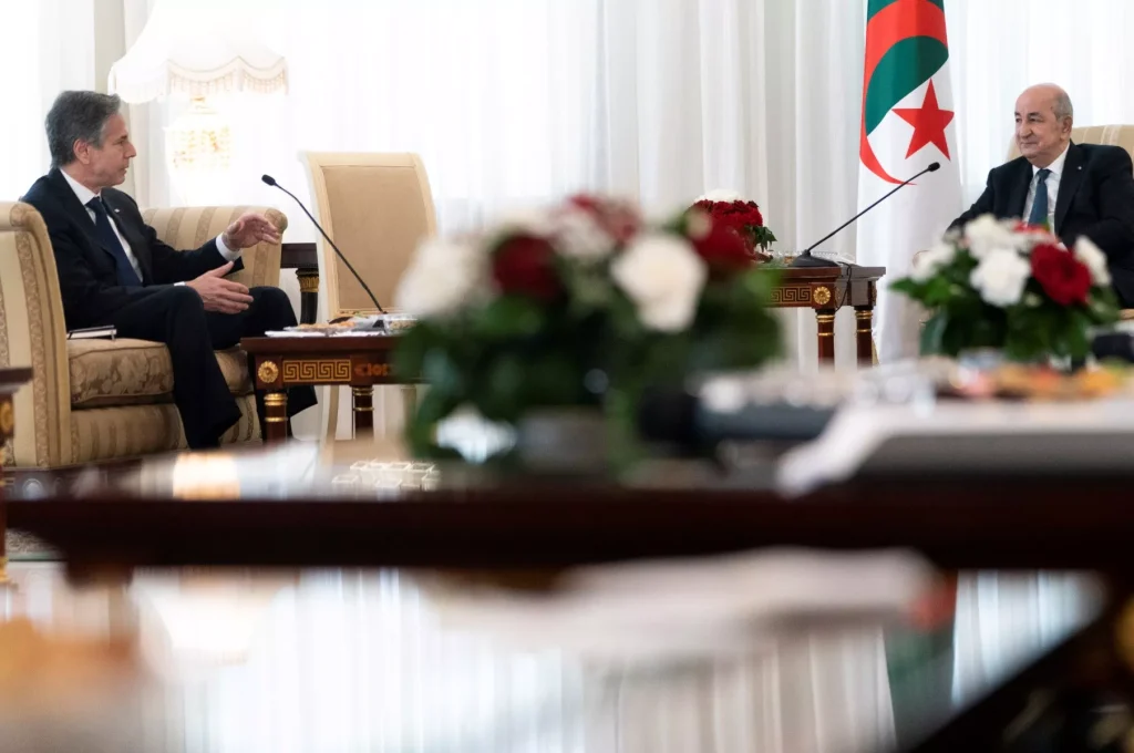 Tebboune/Blinken : lecture dans un monologue