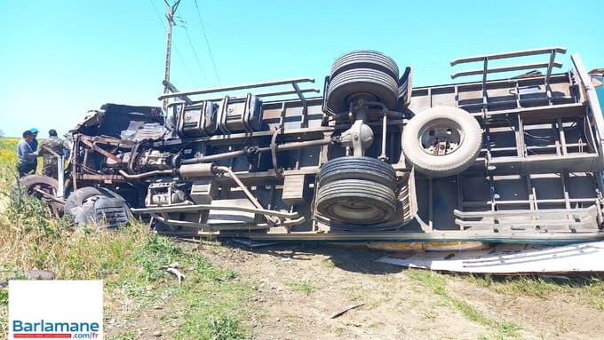 Kénitra : la collision entre un taxi et un camion fait six morts