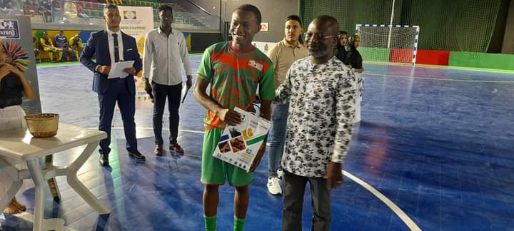 Fête nationale gabonaise: activités sportives et culturelles à Laâyoune